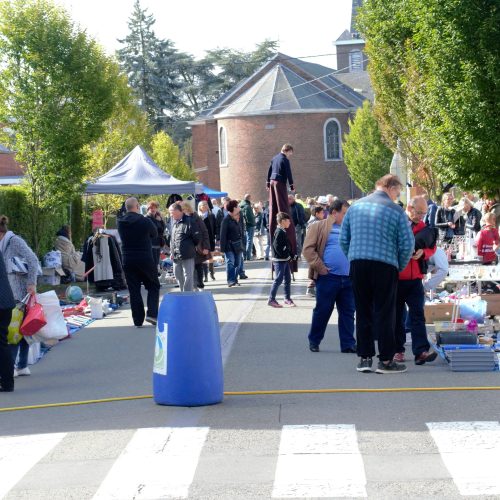 De nombreux visiteurs ont chiner sur le vide-greniers